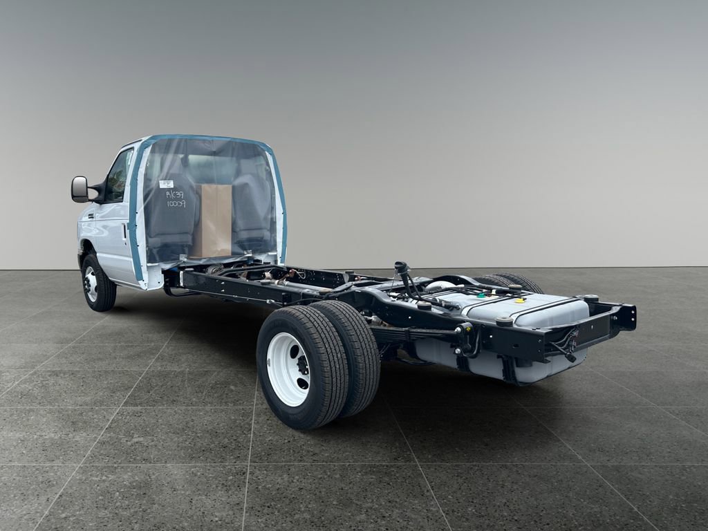 New 2027 Ford E-450 and Econoline 450 Super Duty RWD image 4
