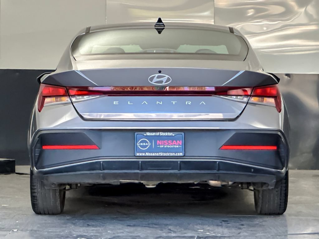 Used 2024 Hyundai Elantra SEL FWD image 4