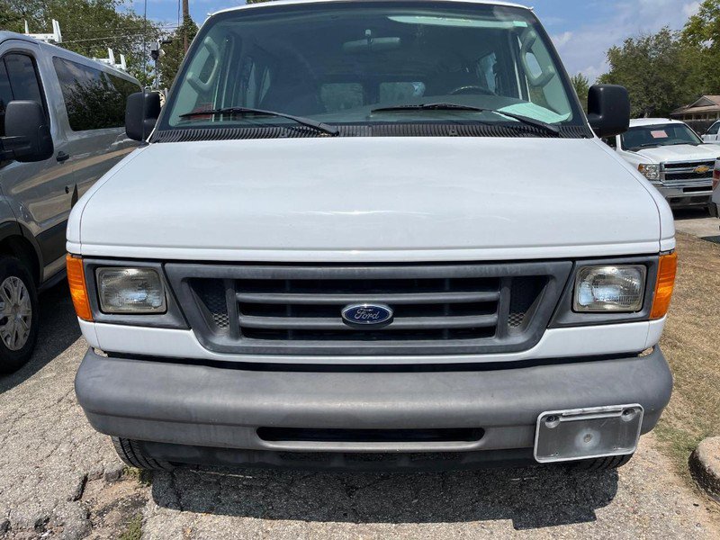 Used 2007 Ford E-150 and Econoline 150 XL RWD image 2