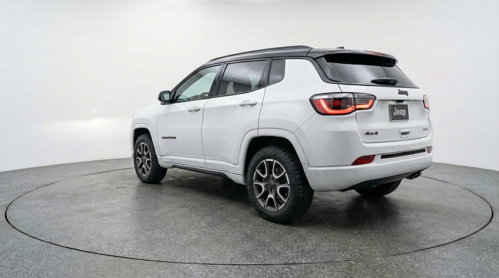Used 2025 Jeep Compass Trailhawk w/ Trailer Tow Group AWD/4WD image 6