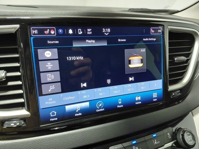 Used 2024 Chrysler Pacifica Touring-L image 35