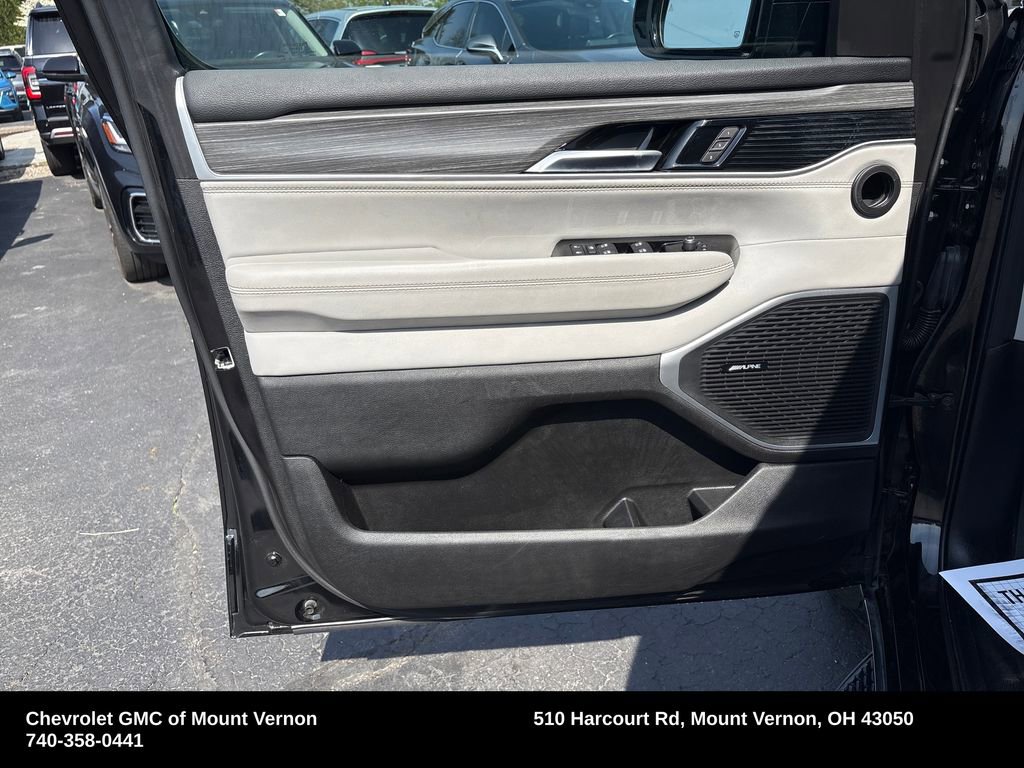 Used 2023 Jeep Wagoneer L Series II AWD/4WD image 13