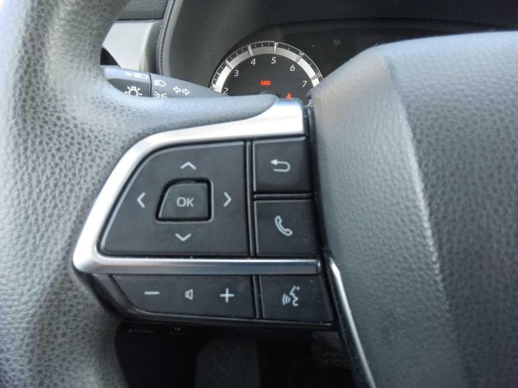 Used 2021 Toyota Highlander L FWD image 23