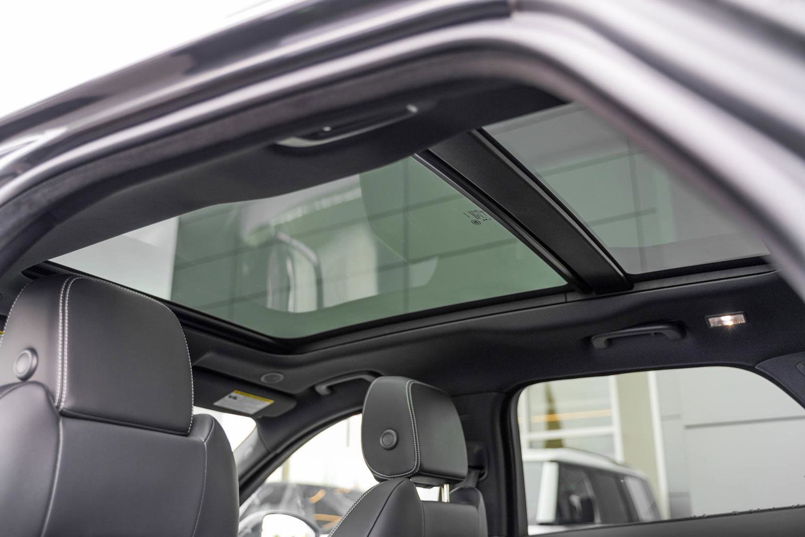 New 2025 Jaguar F-PACE R-Dynamic S image 15