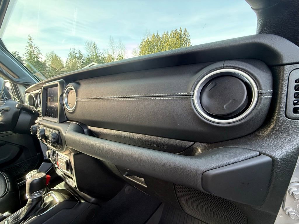 Used 2022 Jeep Wrangler Unlimited Sahara w/ Cold Weather Group image 25