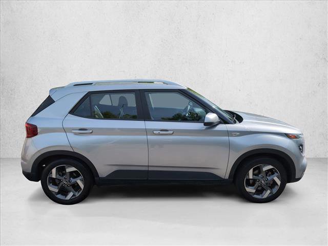 Certified 2024 Hyundai Venue SEL FWD image 4