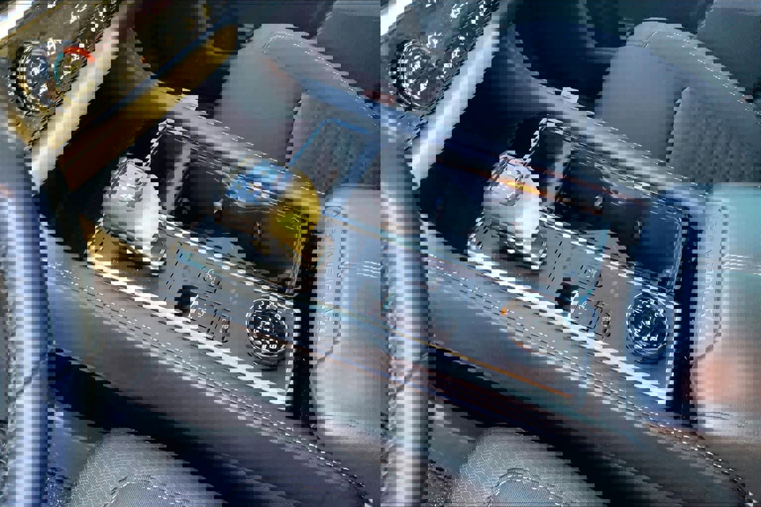 Used 2022 Nissan Pathfinder SV w/ SV Premium Package image 16