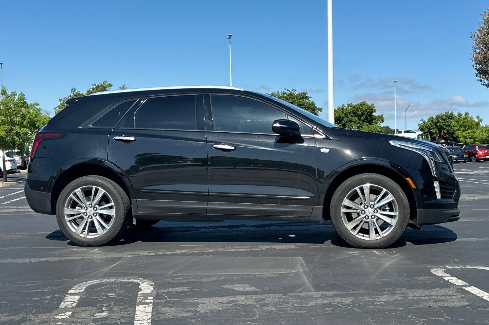 Used 2023 Cadillac XT5 Premium Luxury w/ Technology Package FWD image 3