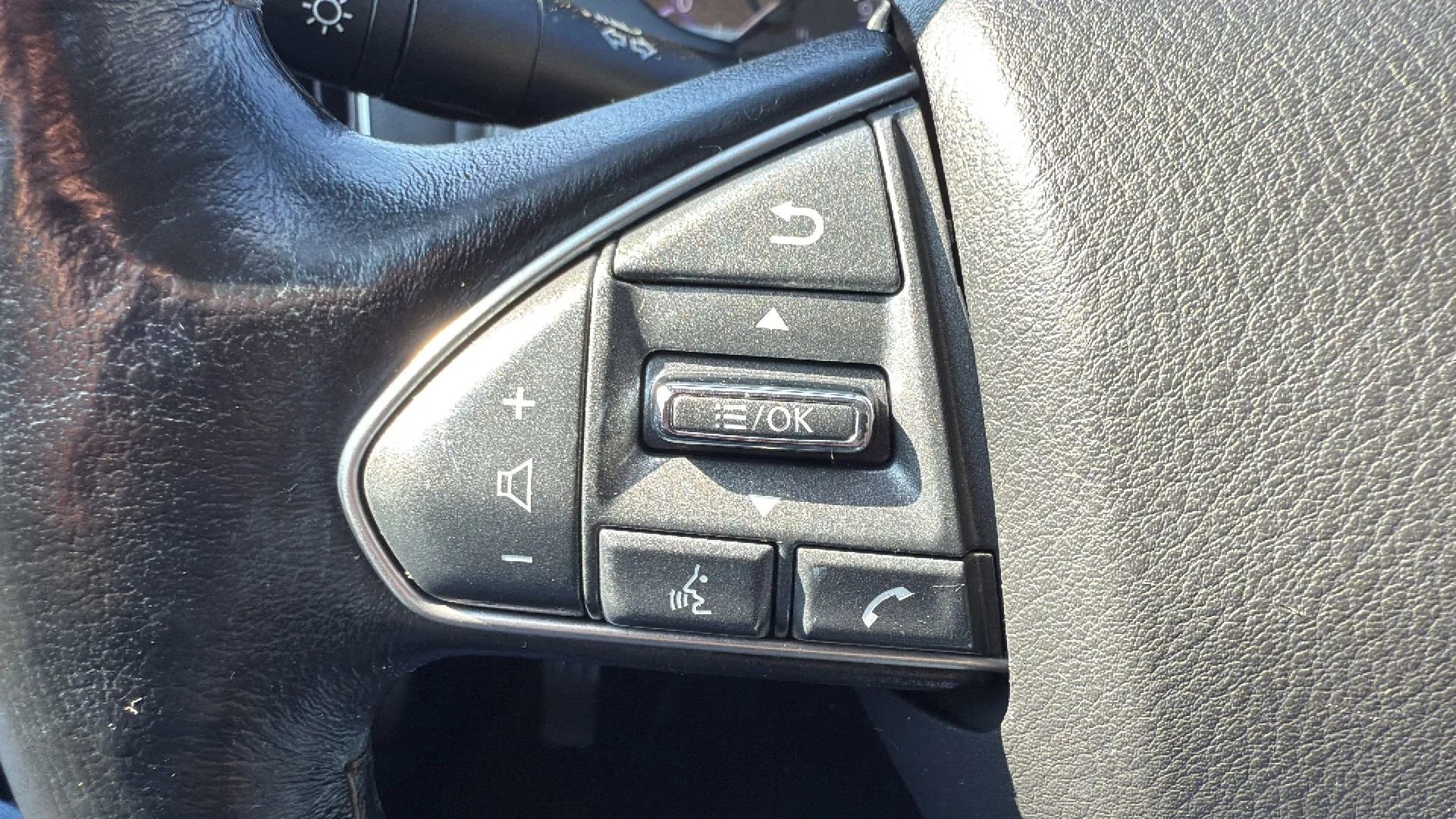 Used 2015 INFINITI Q50 Premium w/ Navigation Package image 12