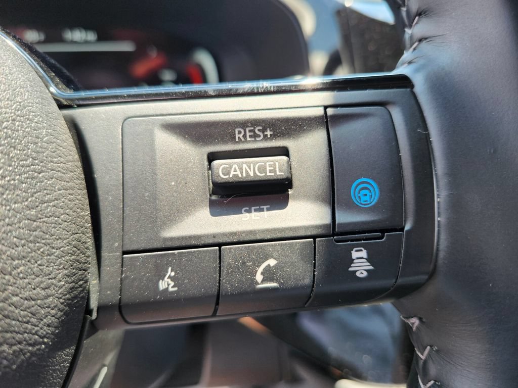 Certified 2025 Nissan Pathfinder Platinum AWD/4WD image 32