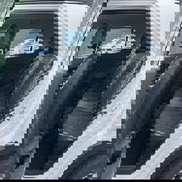 Used 2025 Hyundai Venue Limited image 16