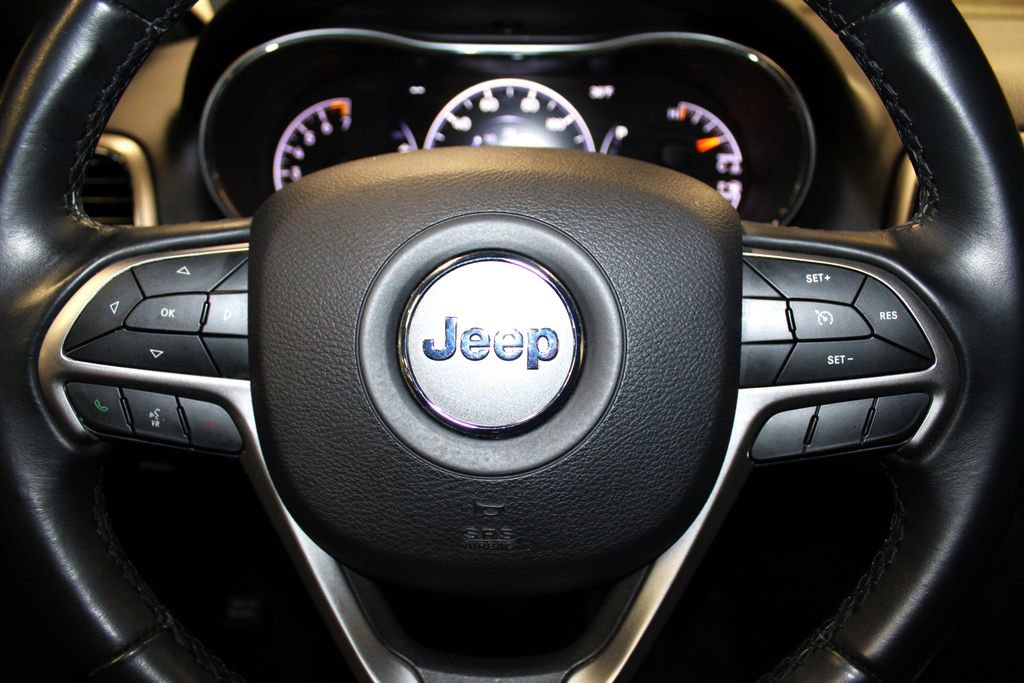 Used 2019 Jeep Grand Cherokee Laredo image 12