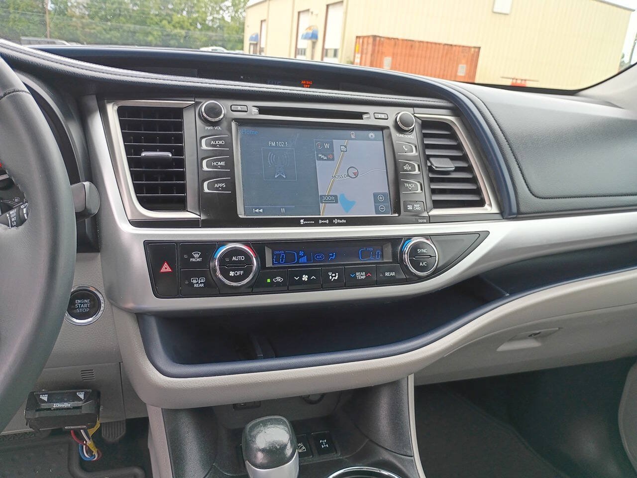 Used 2016 Toyota Highlander XLE AWD/4WD image 19