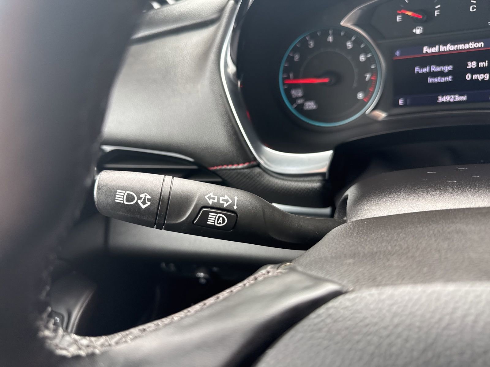 Used 2023 Chevrolet Traverse RS image 39