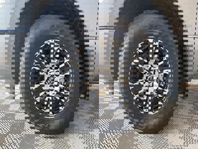 Used 2024 Nissan Titan SV w/ Accessory Utility Package image 10