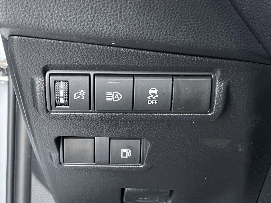 Used 2024 Toyota Corolla Cross SE image 9