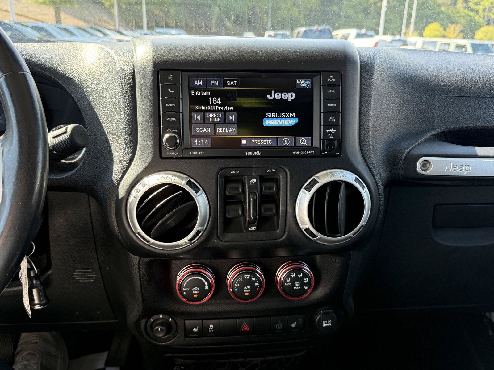 Used 2015 Jeep Wrangler Unlimited Rubicon AWD/4WD image 17