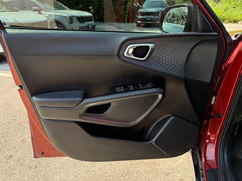 Used 2022 Kia Soul S FWD image 4