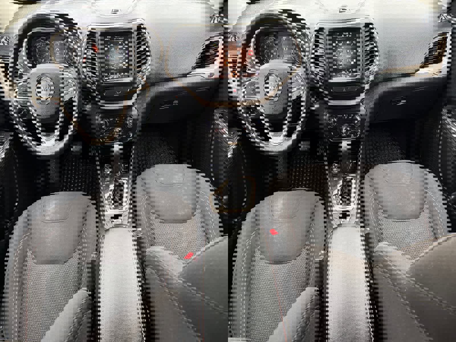 Used 2017 Jeep Cherokee 75th Anniversary image 10