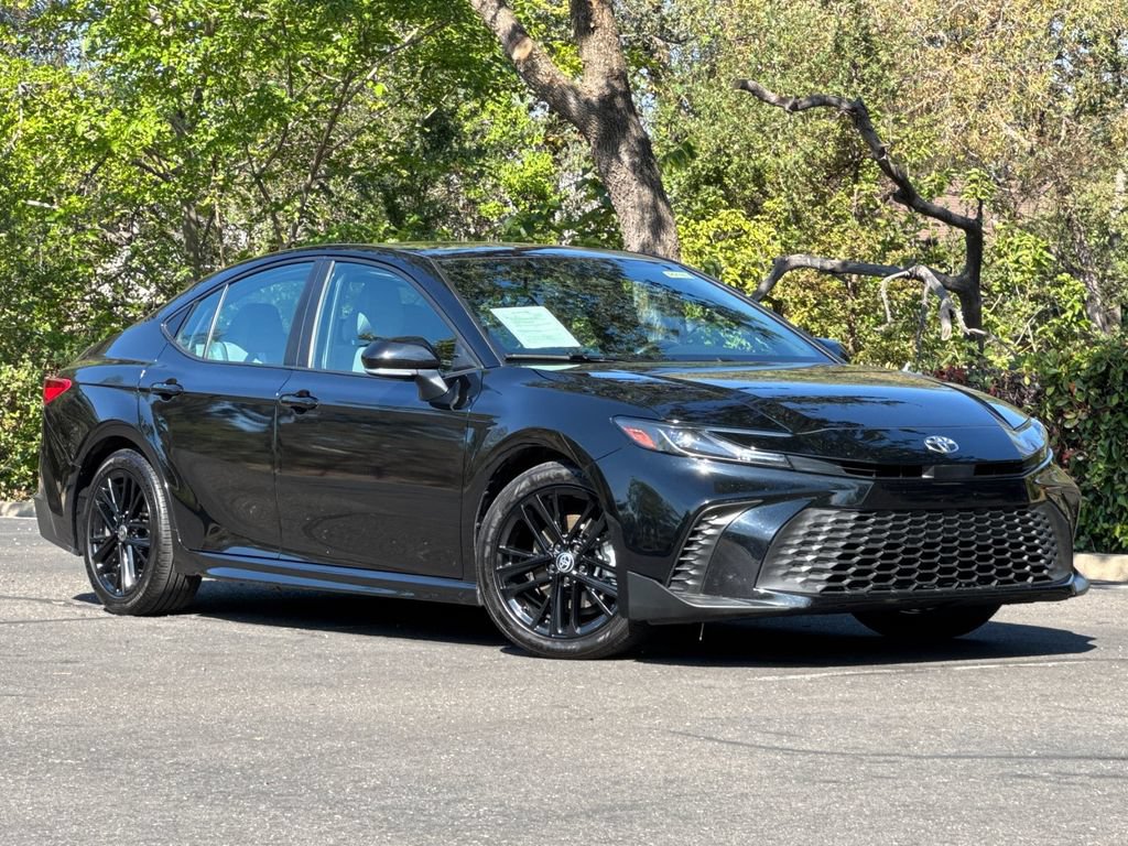 Used 2025 Toyota Camry SE w/ Convenience Package FWD image 2