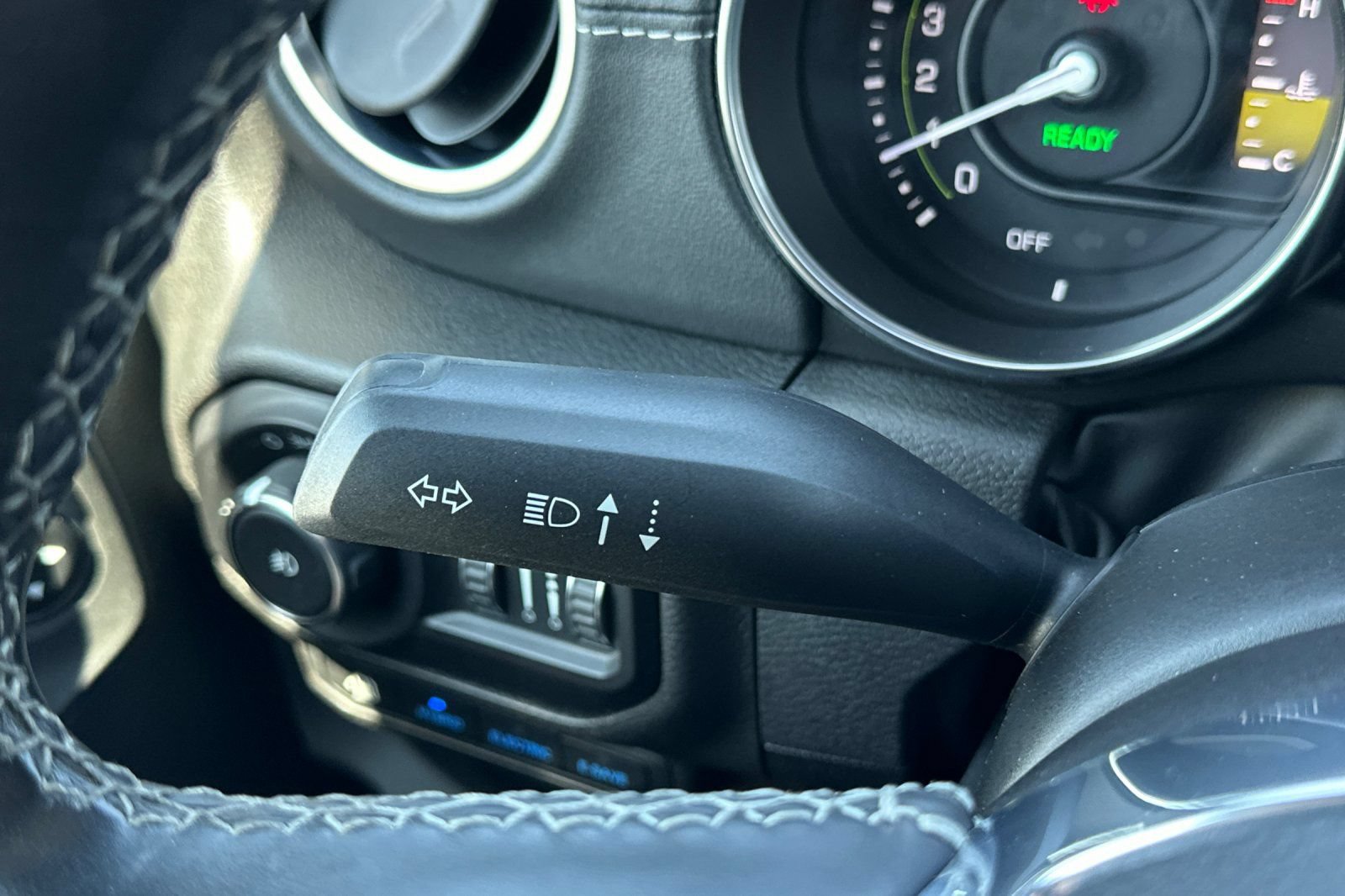 Used 2022 Jeep Wrangler Unlimited Sahara AWD/4WD image 33