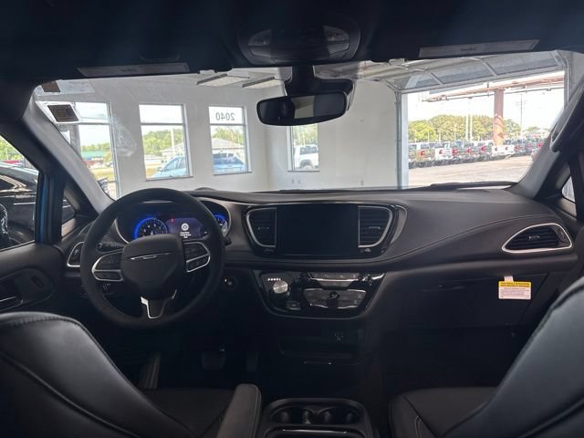 New 2027 Chrysler Pacifica Select AWD/4WD image 27