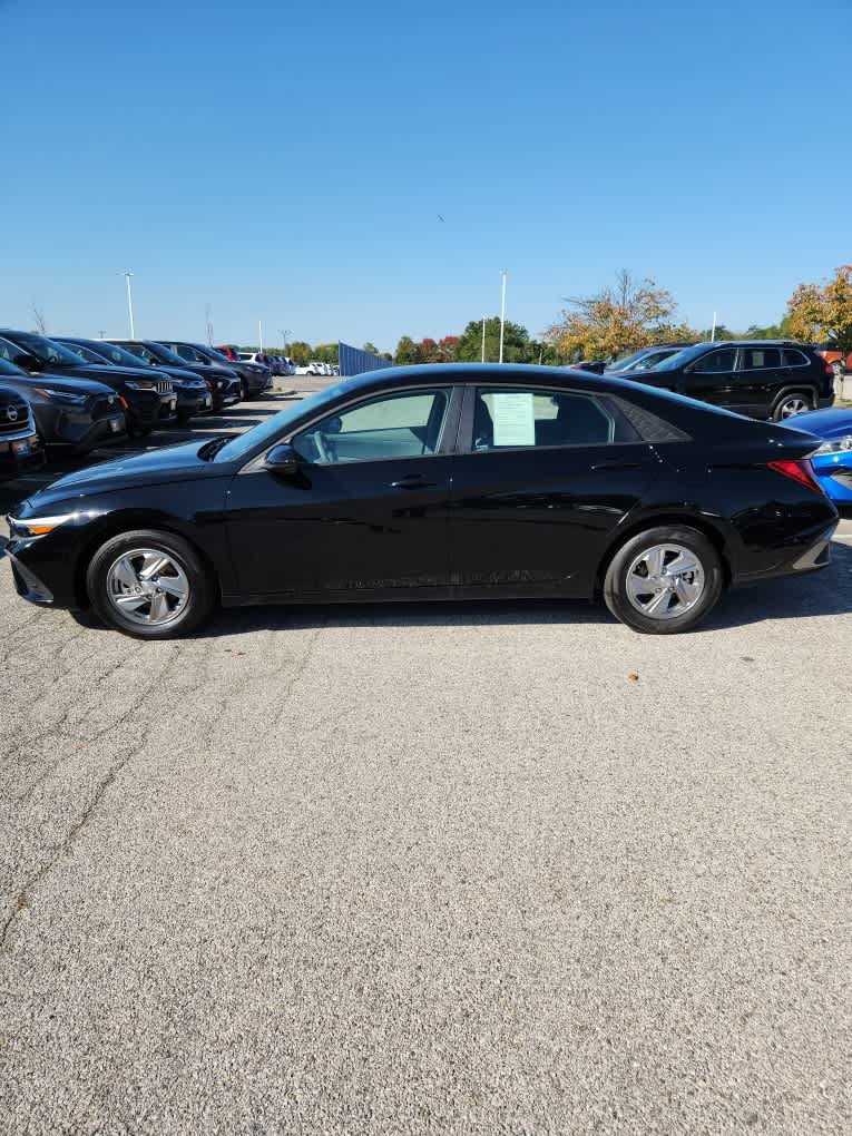 Used 2025 Hyundai Elantra SE FWD image 15