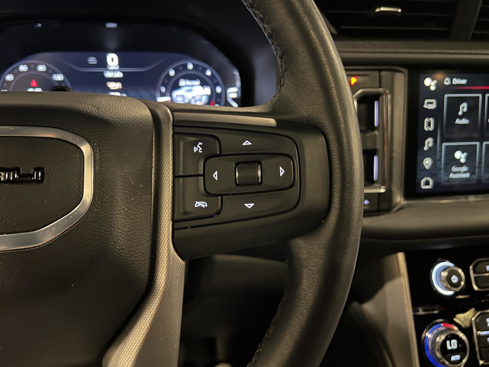 Used 2024 GMC Yukon Denali w/ Advanced Technology Package image 14