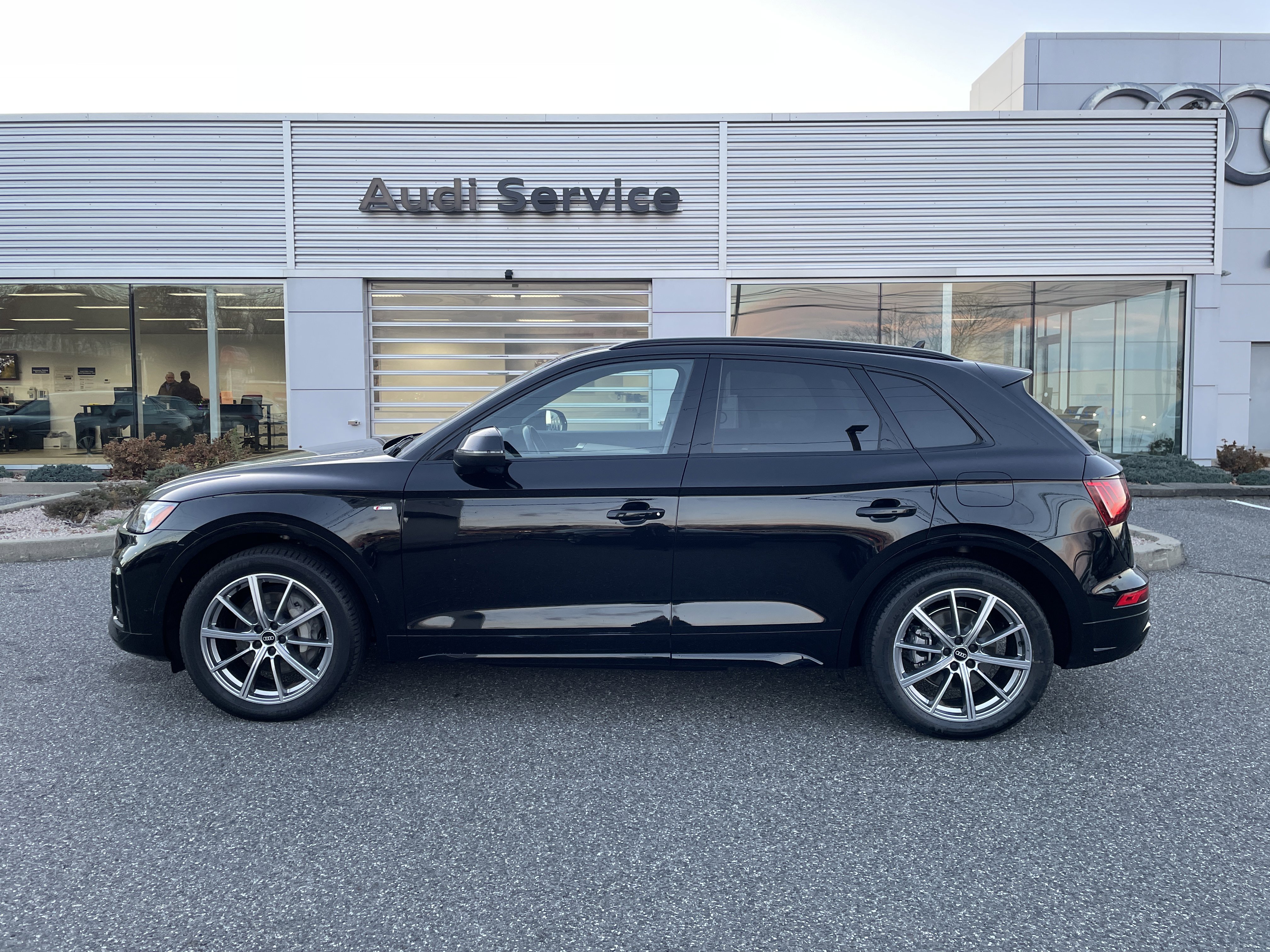 Certified 2022 Audi Q5 e Premium Plus w/ Premium Plus Package AWD/4WD image 4