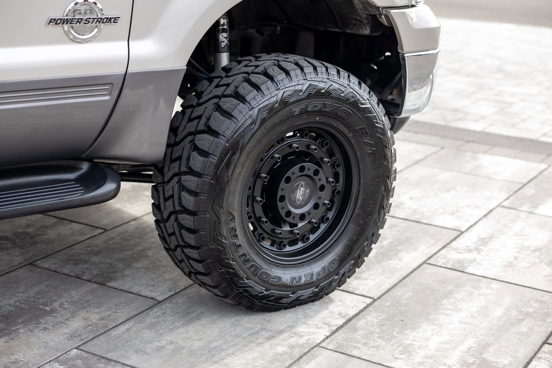 Used 2005 Ford Excursion XLS image 16