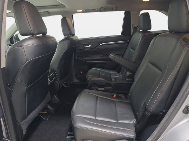 Used 2015 Toyota Highlander Limited image 13