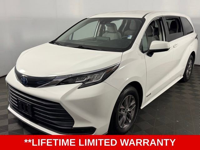 Used 2021 Toyota Sienna LE FWD image 3