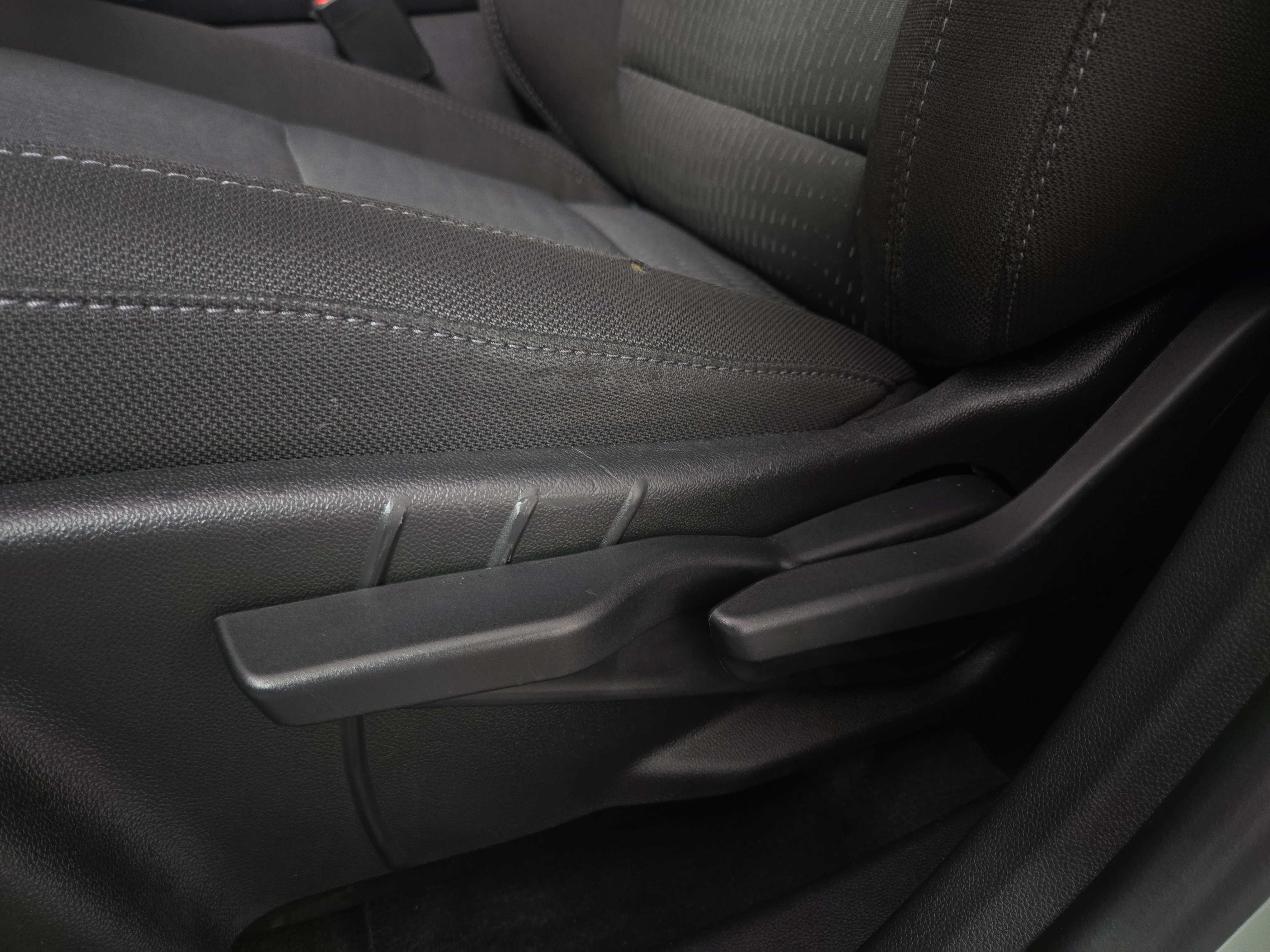 Certified 2026 Chevrolet Equinox LT FWD image 30