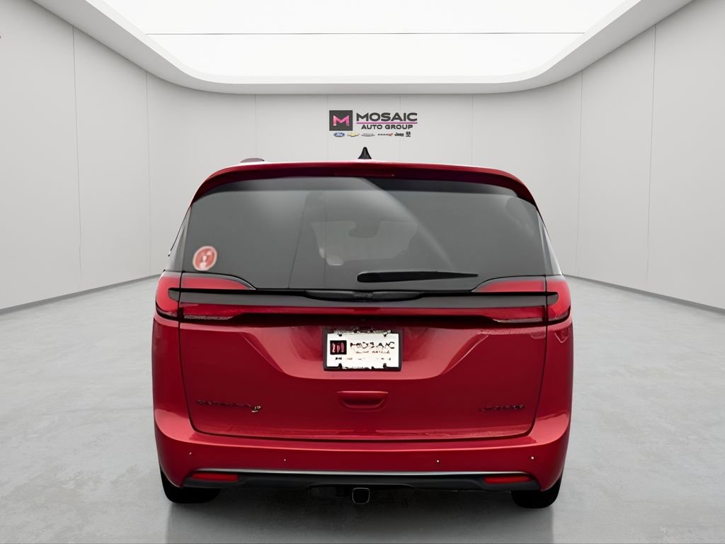 New 2026 Chrysler Pacifica Limited w/ Uconnect Theater Family Group image 6