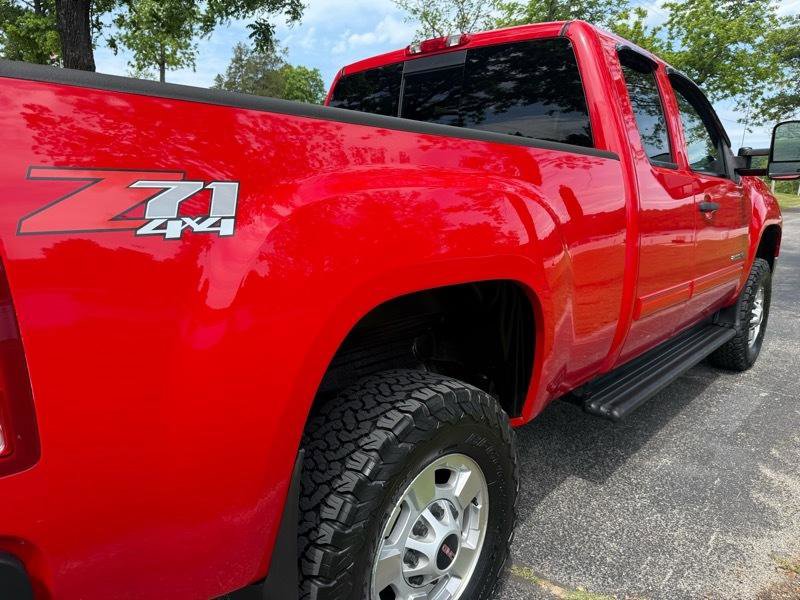 Used 2011 GMC Sierra 2500 SLE w/ SLE Preferred Package AWD/4WD image 11