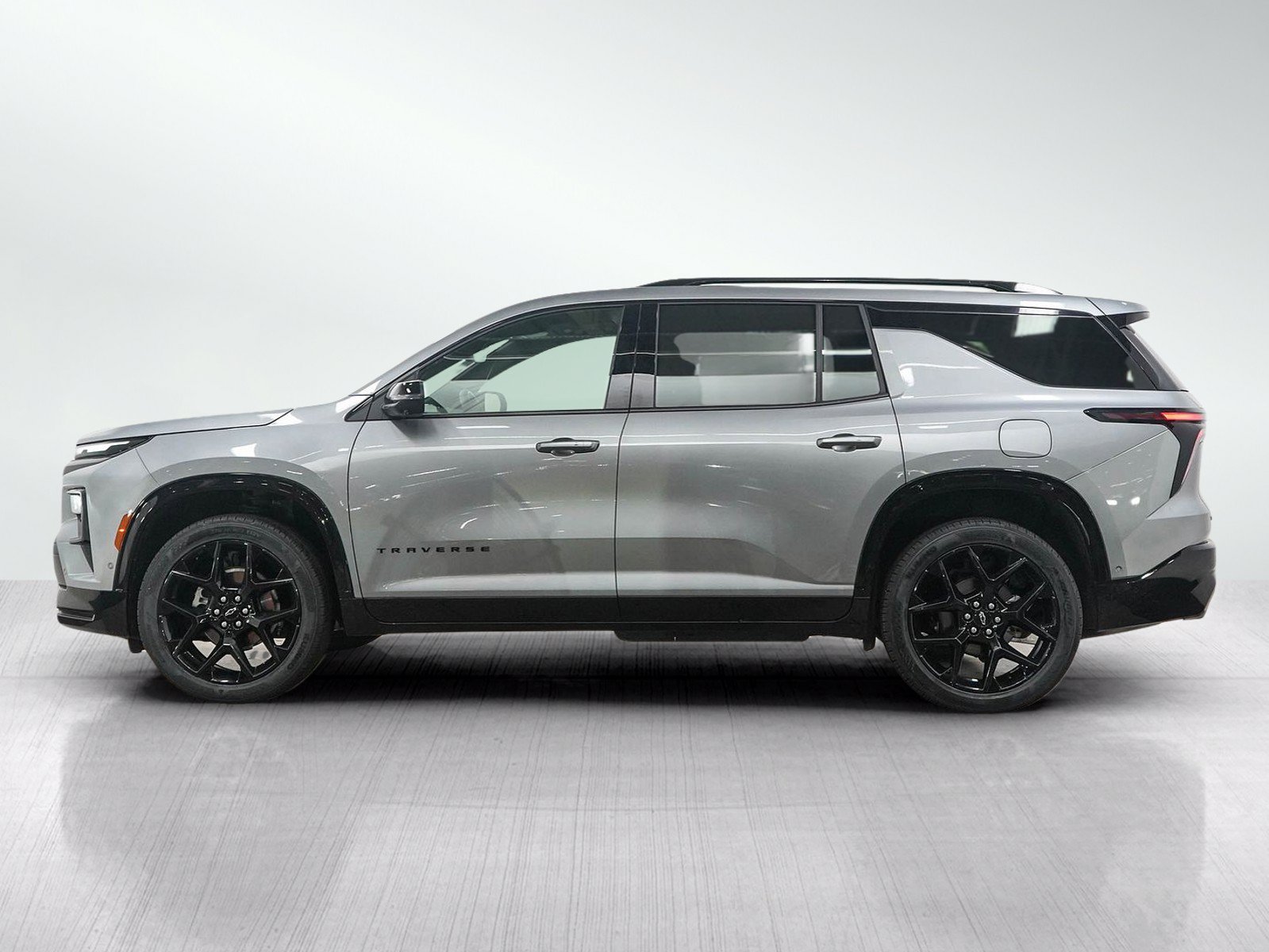 Used 2025 Chevrolet Traverse RS AWD/4WD image 2