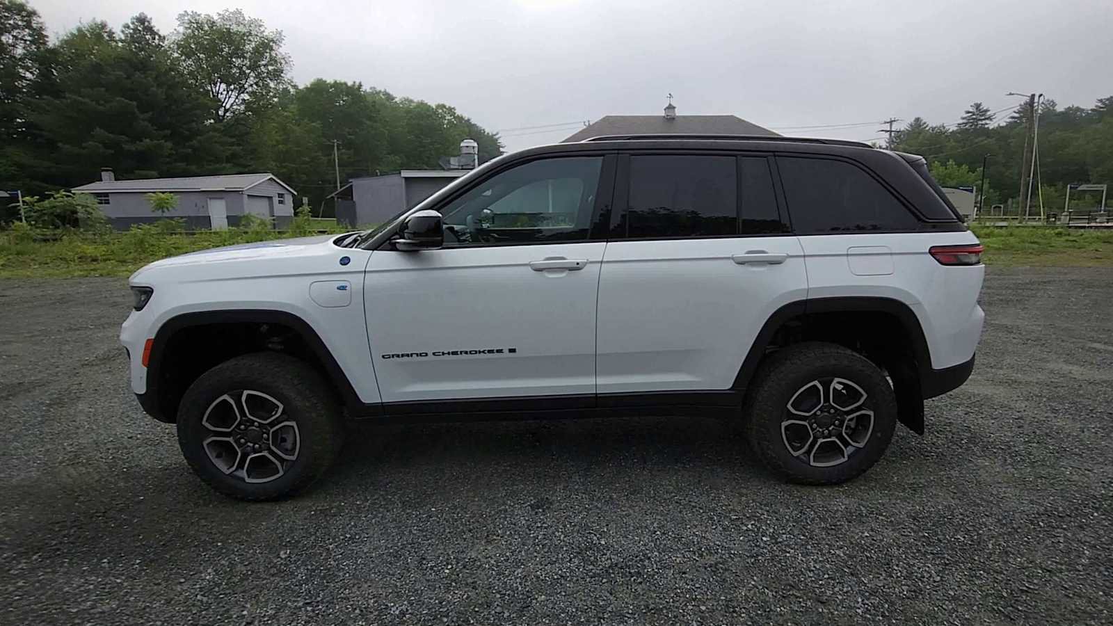 New 2024 Jeep Grand Cherokee Trailhawk w/ Advanced Protech Group II image 5