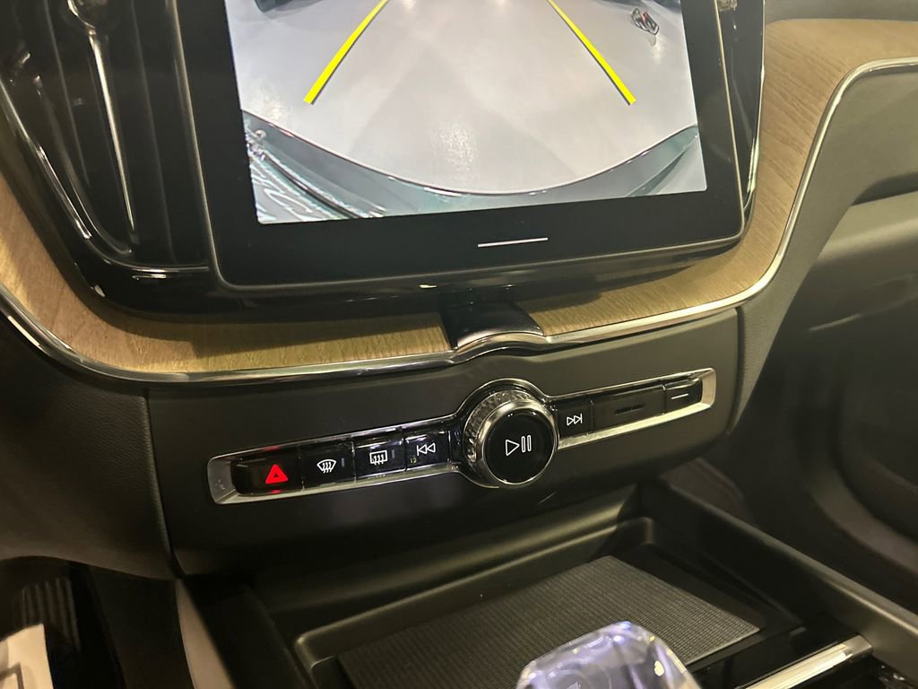 Used 2026 Volvo XC60 B5 Core w/ Climate Package image 18