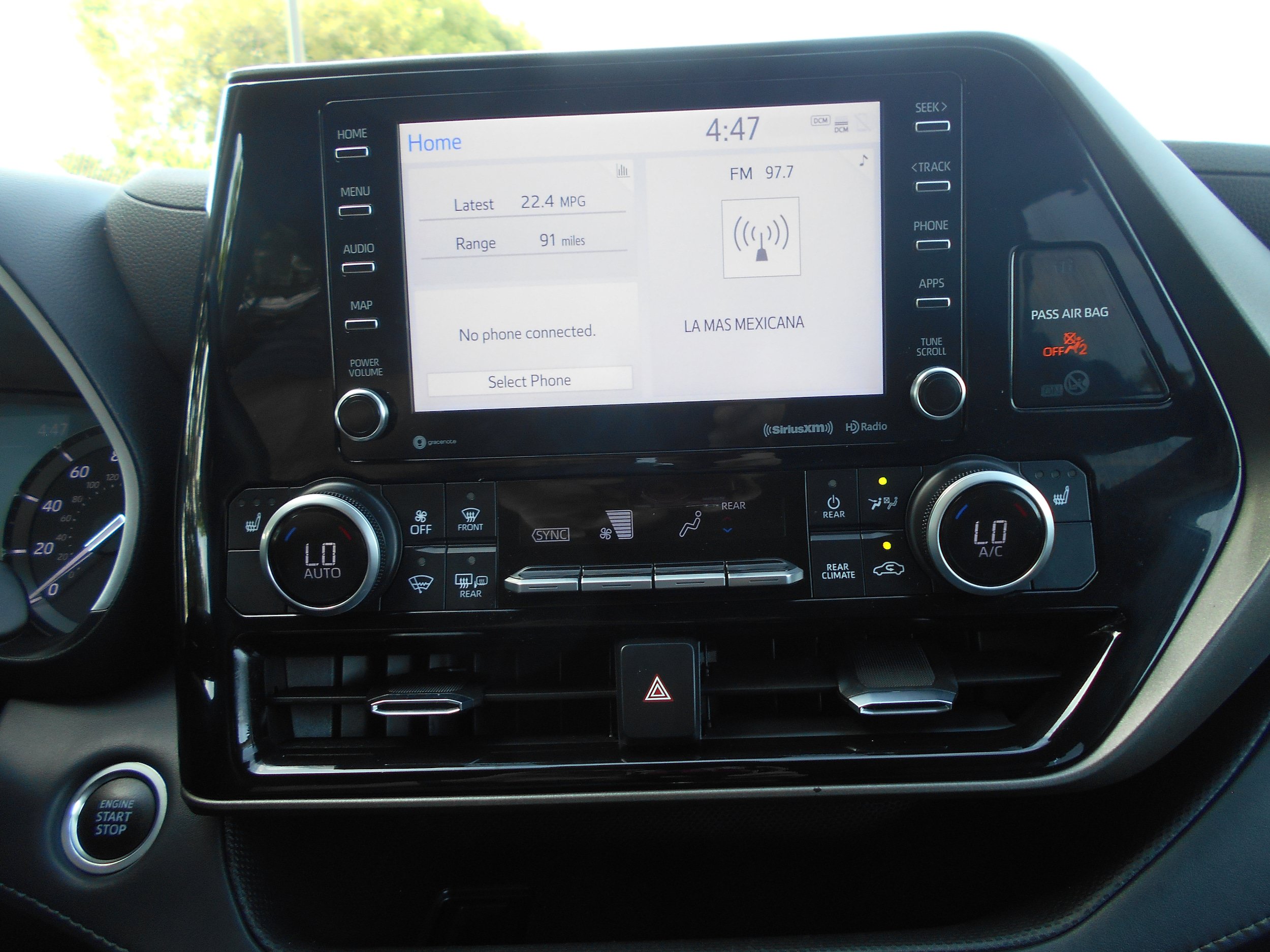 Used 2021 Toyota Highlander XLE AWD/4WD image 12