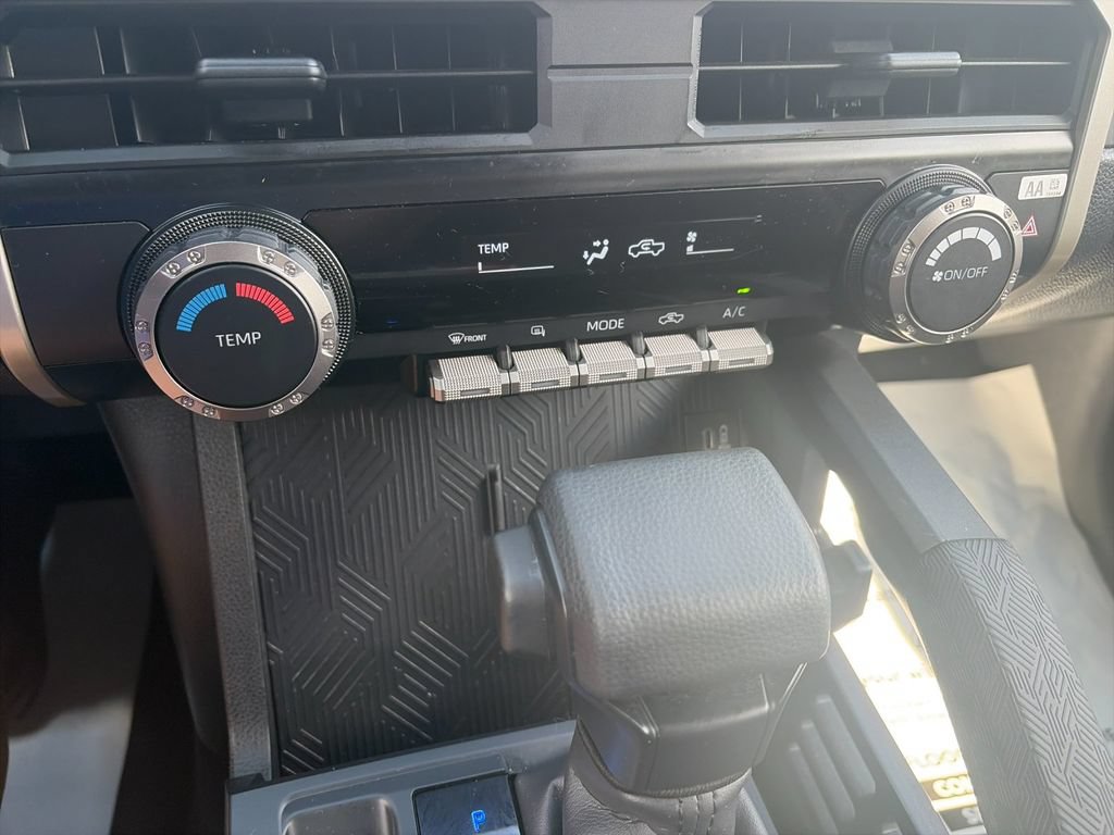 Used 2025 Toyota Tacoma SR5 AWD/4WD image 23