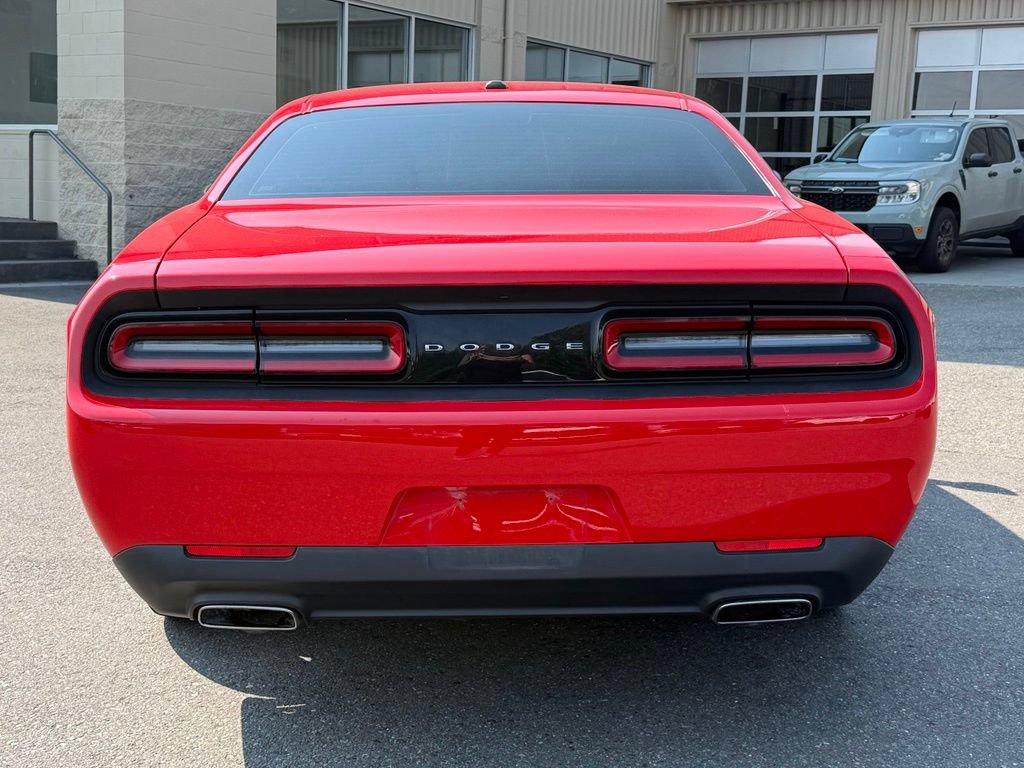 Used 2016 Dodge Challenger SXT RWD image 4