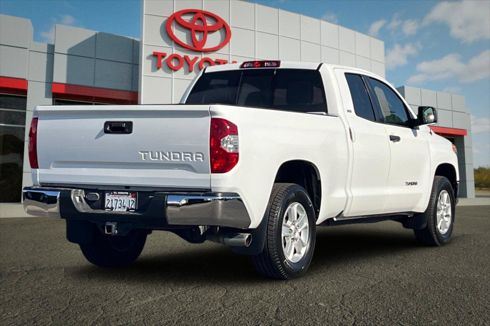Certified 2017 Toyota Tundra SR5 w/ SR5 Upgrade Package RWD image 3