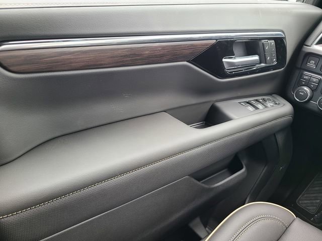 New 2025 Chevrolet Suburban Premier w/ Sun And Tow Package image 31