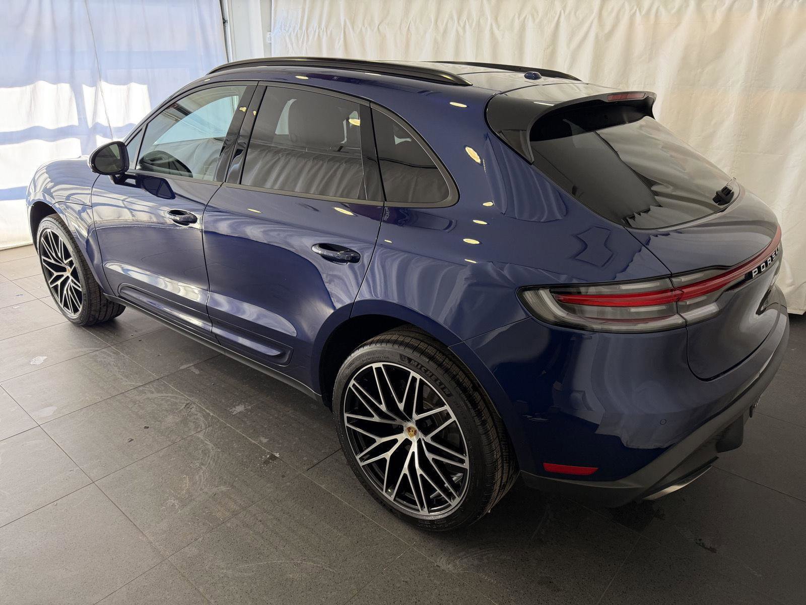 Certified 2025 Porsche Macan Turbo image 3