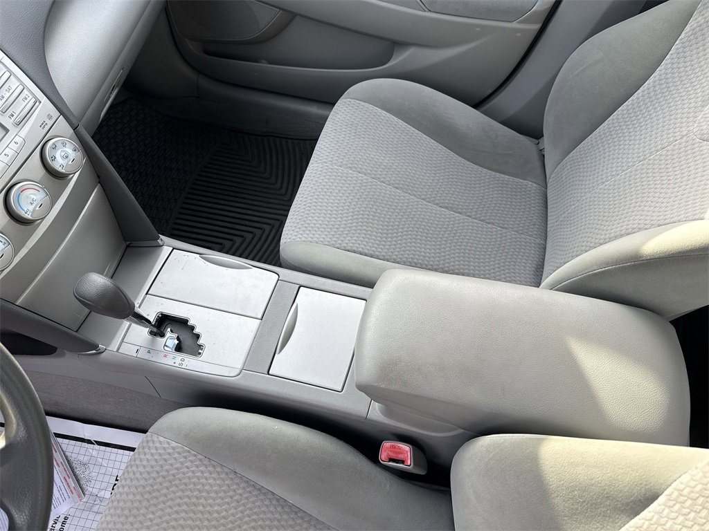 Used 2011 Toyota Camry LE image 22