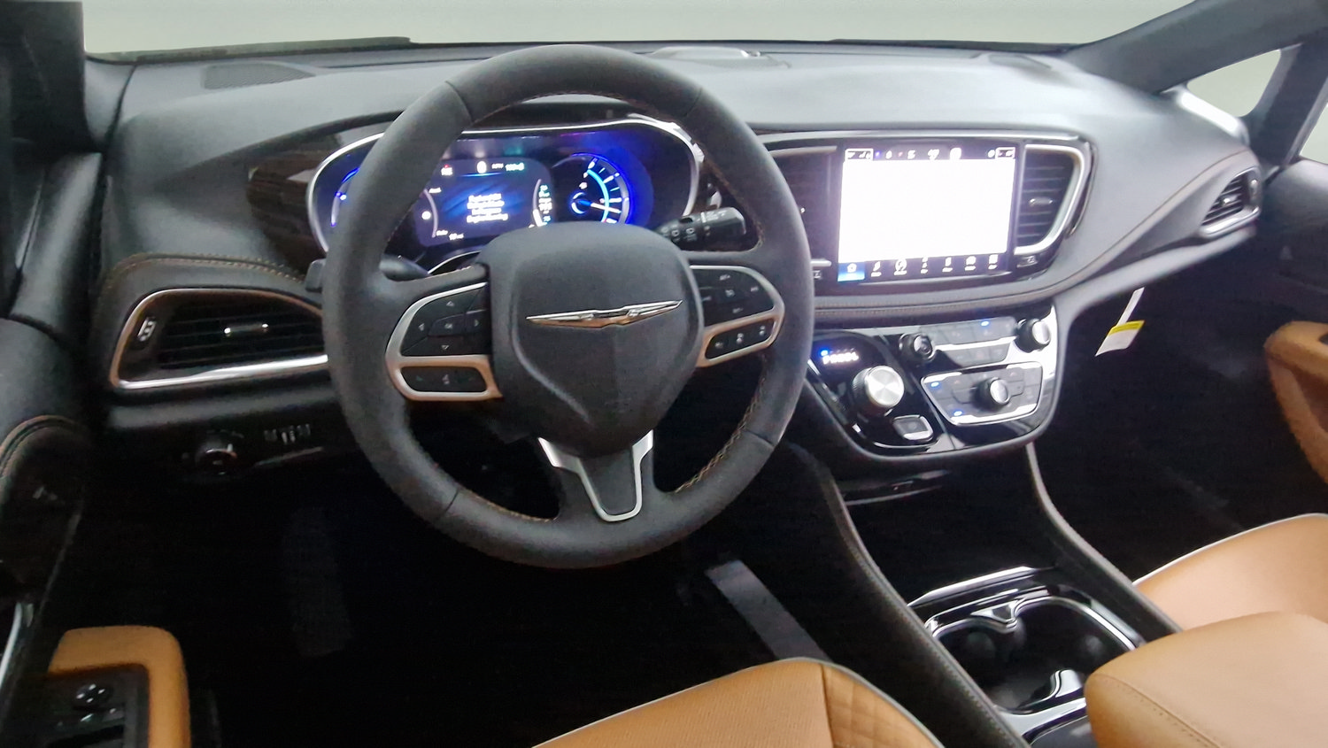Used 2023 Chrysler Pacifica Pinnacle FWD image 13