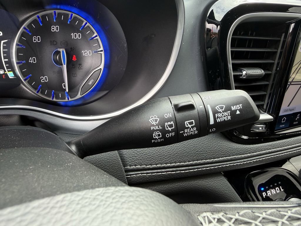 New 2026 Chrysler Pacifica Limited image 28