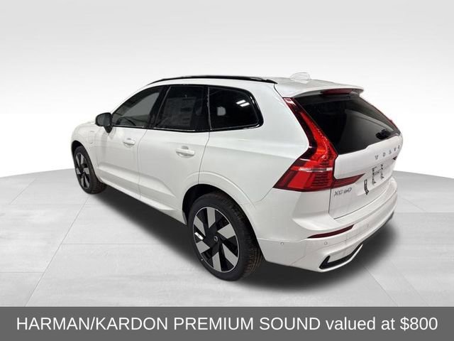Used 2025 Volvo XC60 T8 Plus w/ Climate Package image 4