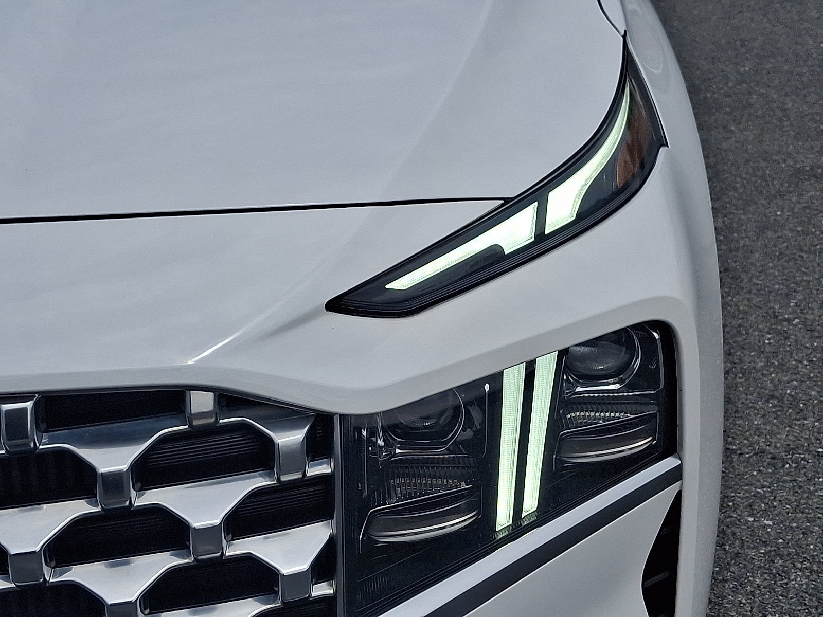 Certified 2023 Hyundai Santa Fe Limited AWD/4WD image 10