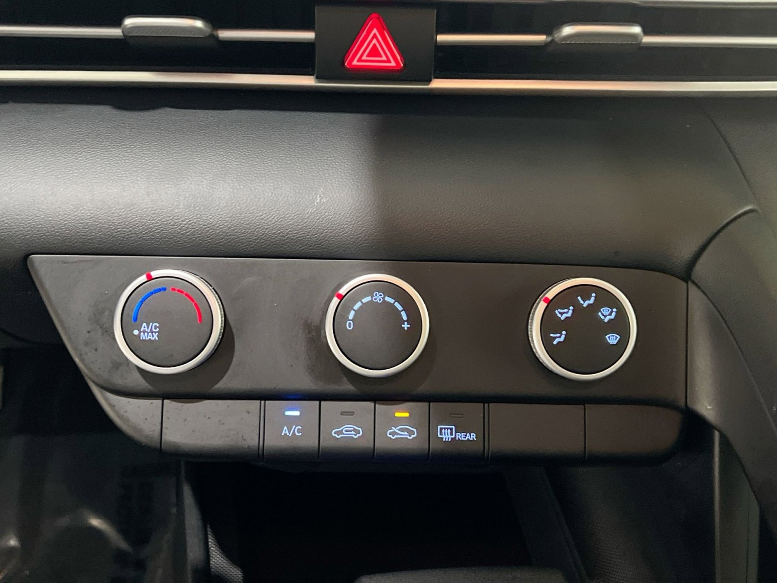 Used 2024 Hyundai Elantra SE image 19